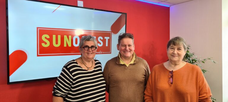 M.ROUSSEAU Jean François président du Montpon tennis et Mme COFFINIER Nicole secrétaire et Mme BONNEAU Agnès